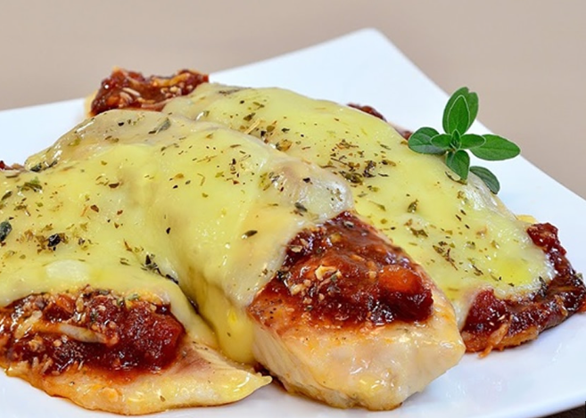 Parmegiana de merluza (marmitex de parmegiana de peixe)...